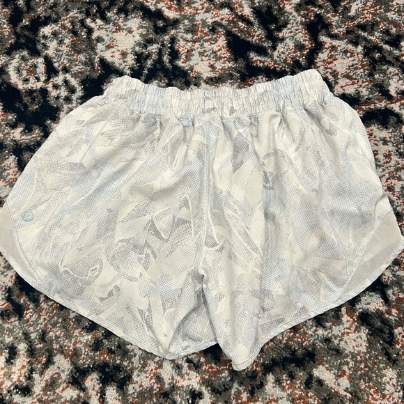 LULULEMON SHORTS - Picture 4 of 5